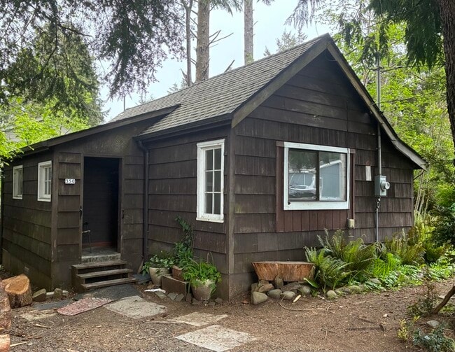 Primary Photo - 350 SE Port Ave
