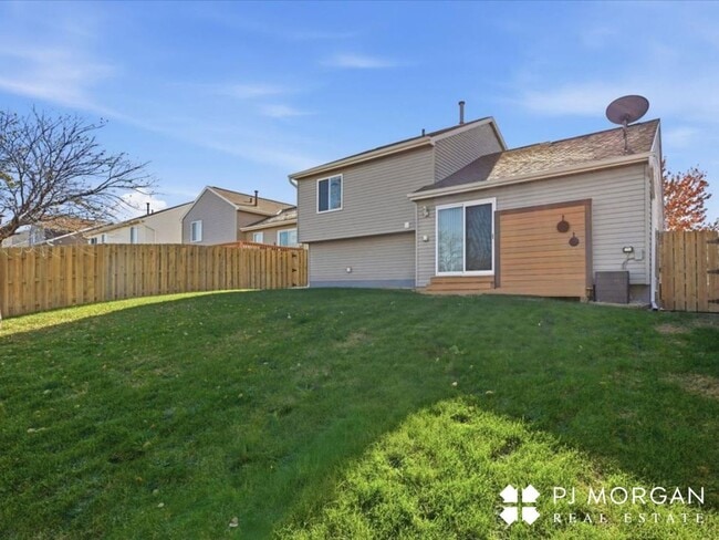 Building Photo - 19378 V St