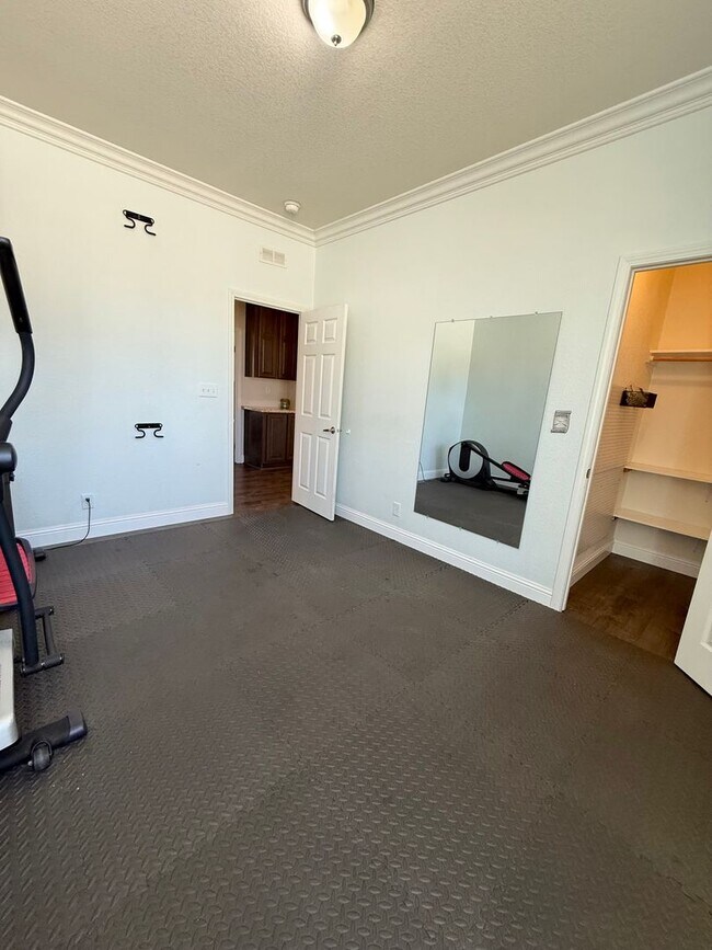 Building Photo - BEAUTIFUL 4 BEDROOM 2 BATH HOME IN ARROYO ...