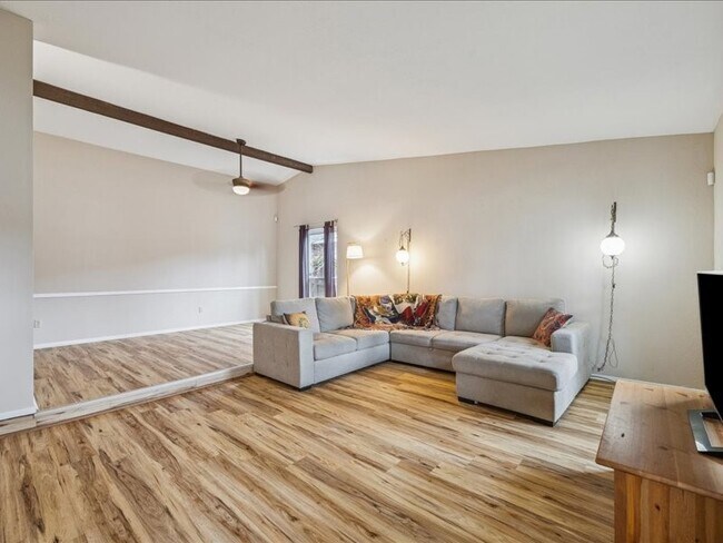 Building Photo - 3902 Broken Elm Dr