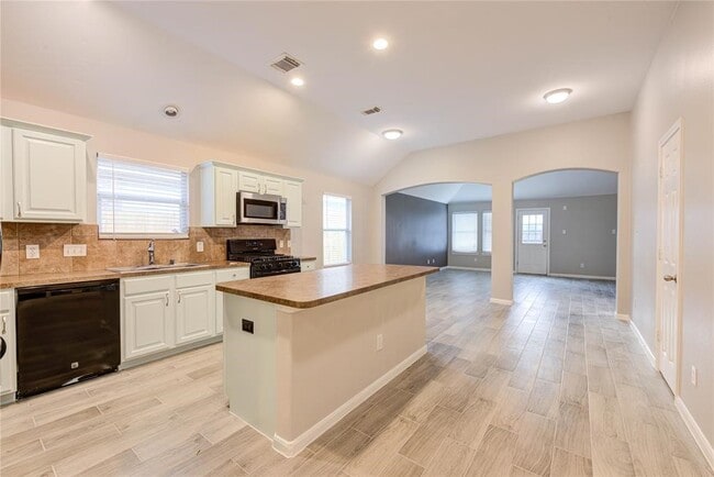 Building Photo - 21714 Mansfield Bluff Ln