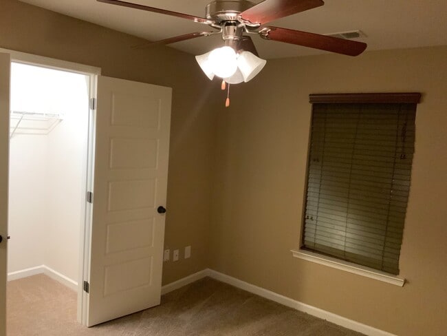 Building Photo - Price Reduction. Chelsea Park!!!  4 Bedroo...