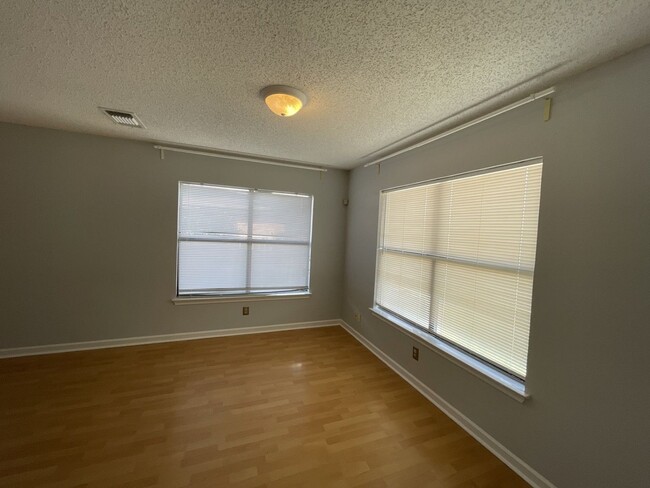 Building Photo - Converse 4 bedroom 2.5 bath 2334 sqft with...