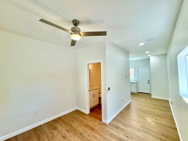Building Photo - Beautifully Remodeled Studio in South Park...