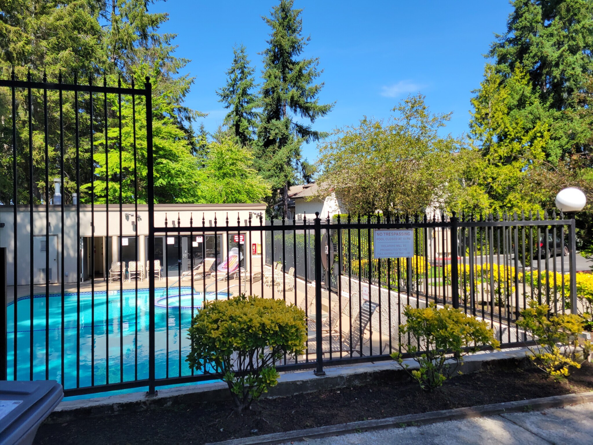 Pool - 10418 Northeast 32nd Place