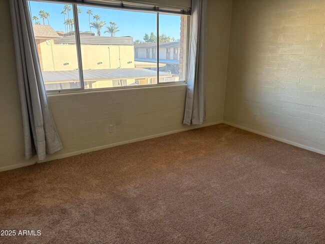 Building Photo - 2 Bedroom 2 Bath condo with ALL utilities included!