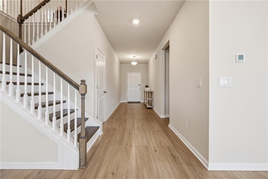 Building Photo - 8820 Shipton Cir
