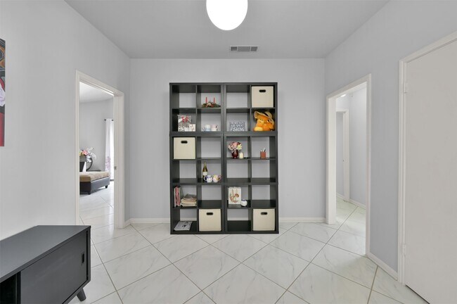 Building Photo - 35 Lakeview Village