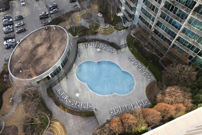 Building Photo - 950 W Peachtree St NW