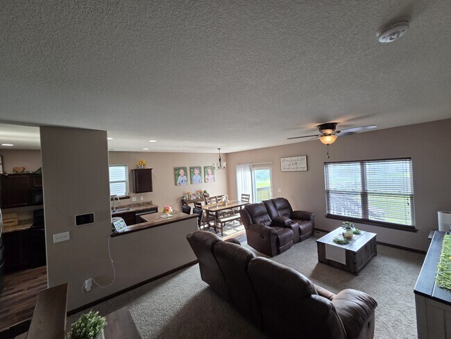 Building Photo - 4121 Mockingbird Ln