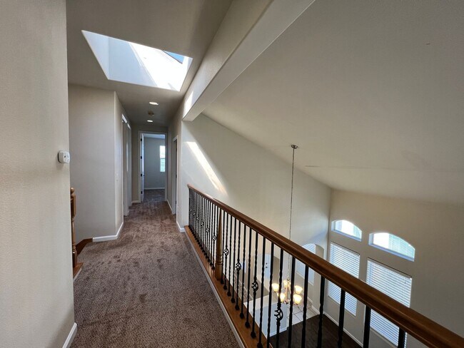 Building Photo - Beautiful 4 Bedroom Home in the Villas Gat...