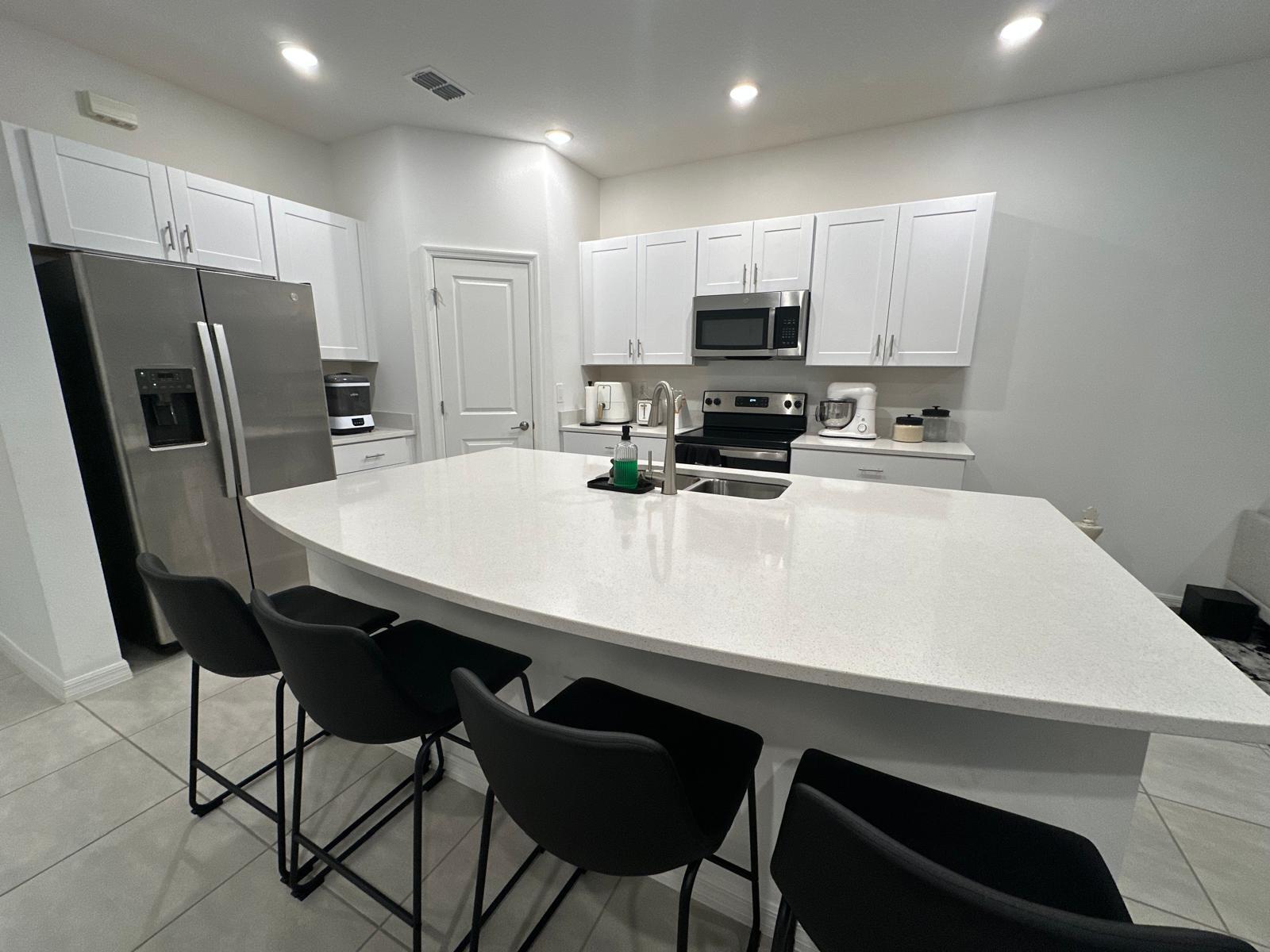 Kitchen island - 2263 Portrait St