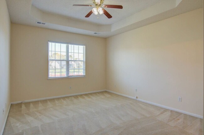 Building Photo - 533 Tribeca Dr