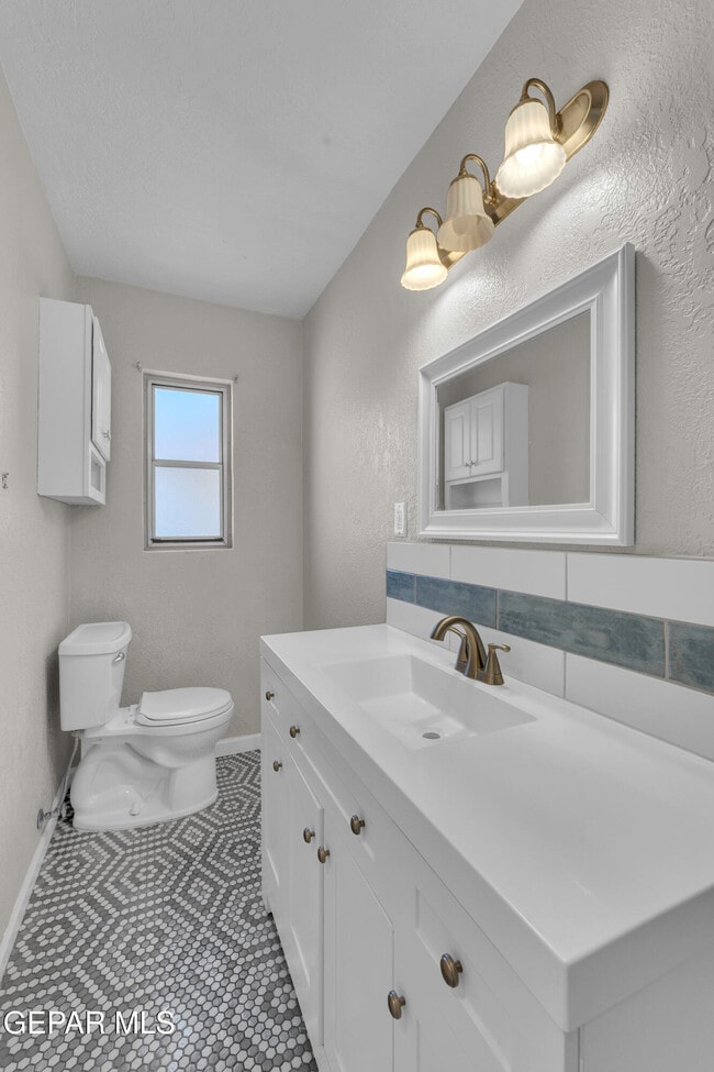 Building Photo - 252 Trinity Pl