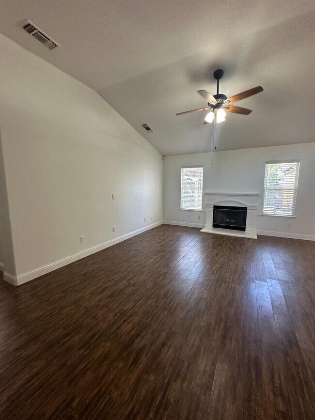 Building Photo - 4416 W Celeste Ave