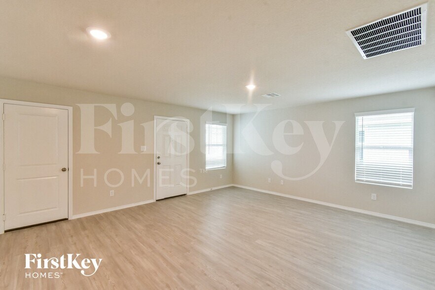 Building Photo - 10711 Giacconi Dr