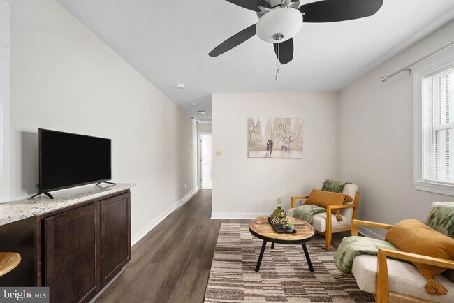 Building Photo - 620 Kenmore Ave