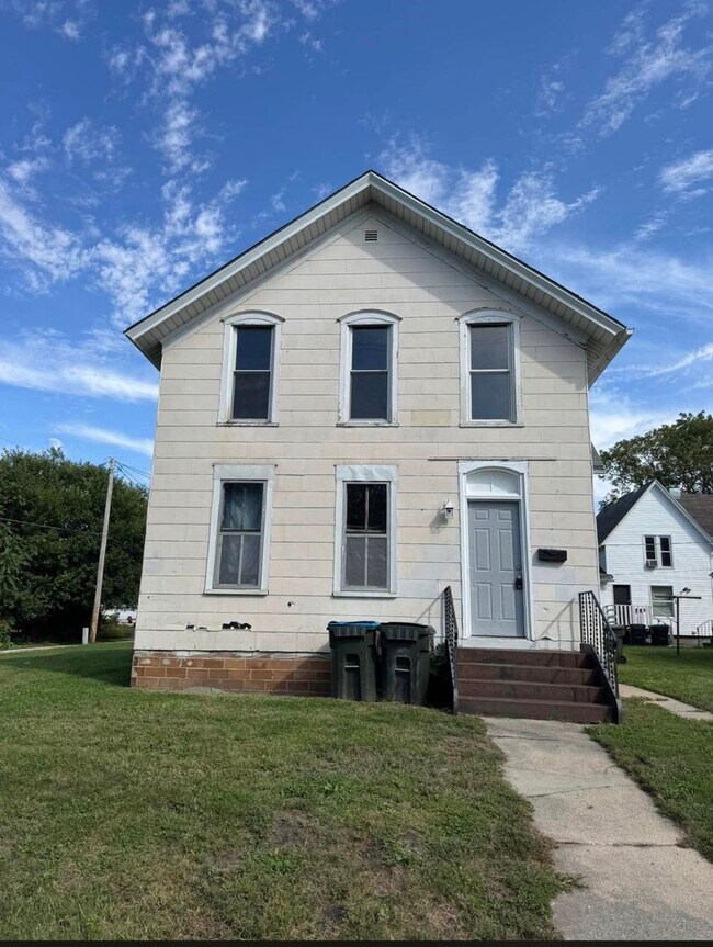 Building Photo - 319 South 20th Street