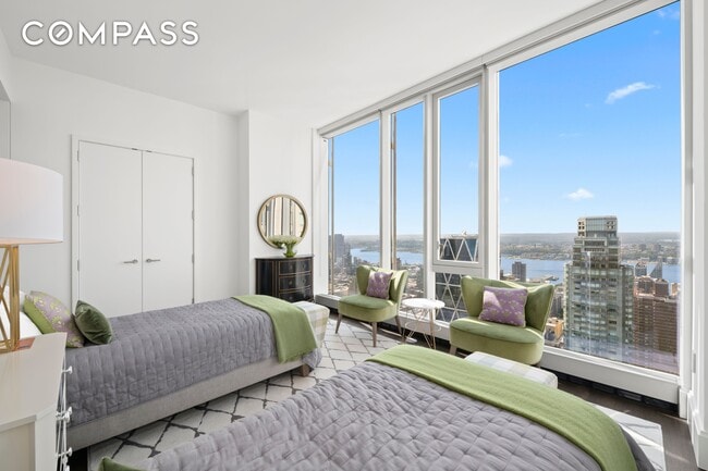 Building Photo - 217 W 57th St