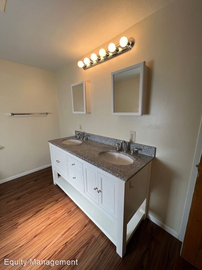 Building Photo - 3 br, 2 bath House - 207 E. Howard St.