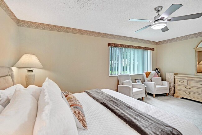 Building Photo - 107 Half Moon Cir