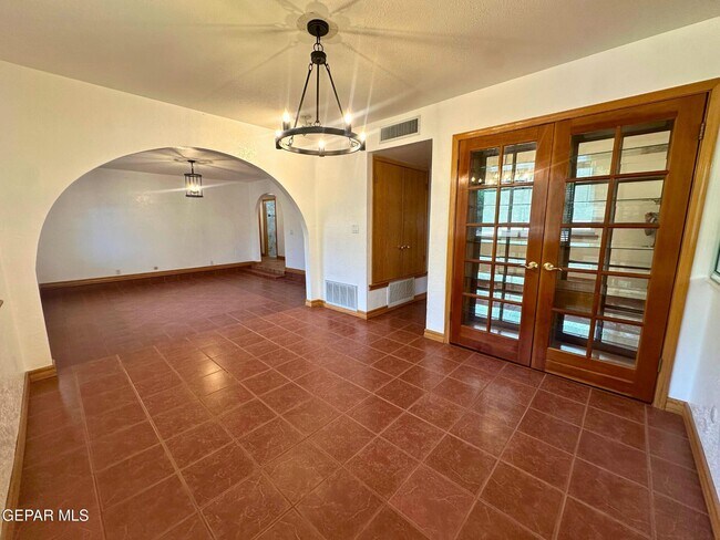 Building Photo - 1067 Villa Linda Way