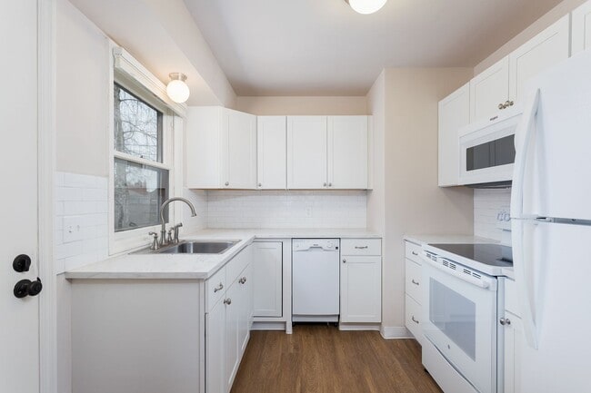 Building Photo - Charming Northeast Portland Duplex