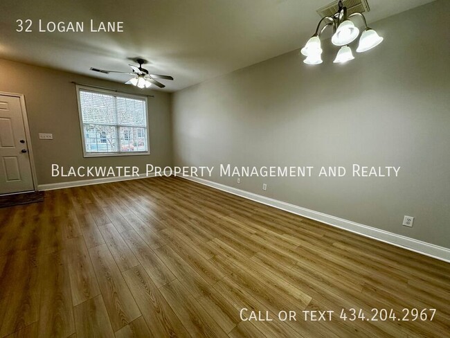 Building Photo - 2 Bedroom Townhome in Braxton Park!