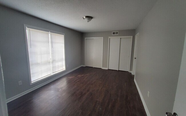 Building Photo - 3760 St Elmo Ave