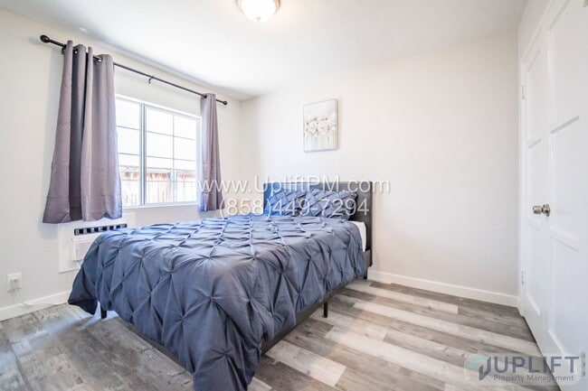 Building Photo - 4237 Swift Ave