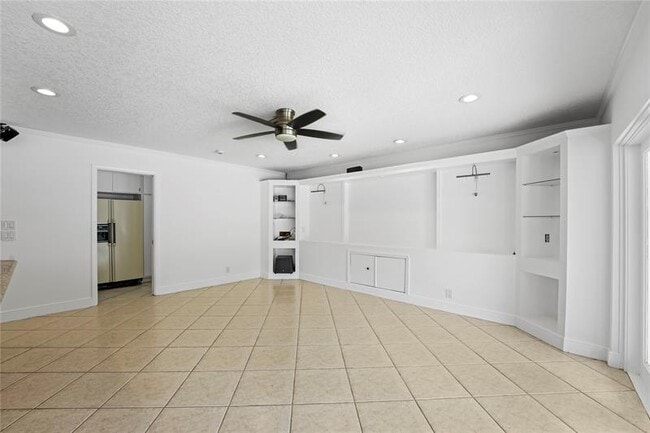 Building Photo - 1120 E Tropical Way