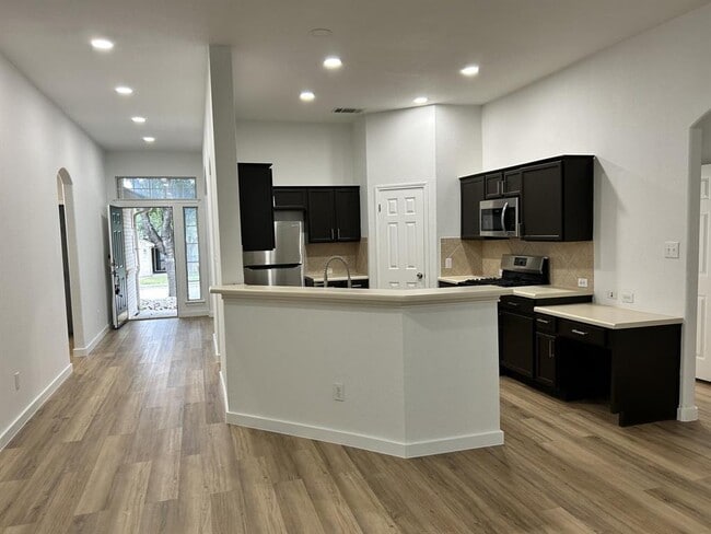 Building Photo - 1506 Cosmos Way