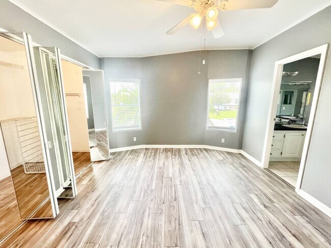 Building Photo - 5498 Crane Feather Dr