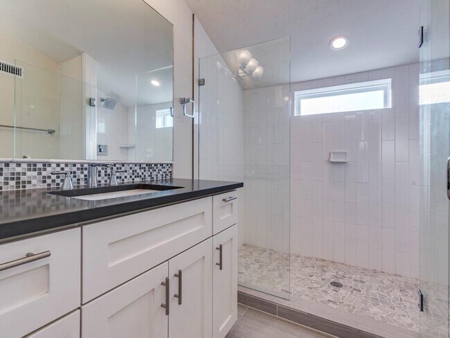 Building Photo - 6412 Carson Rdg