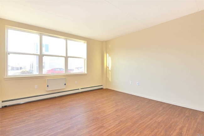 Building Photo - 420 Schroeders Ave