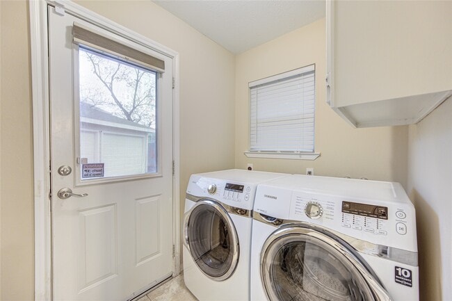 Building Photo - 12727 Westella Dr
