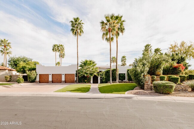 Building Photo - 10011 E Windrose Dr