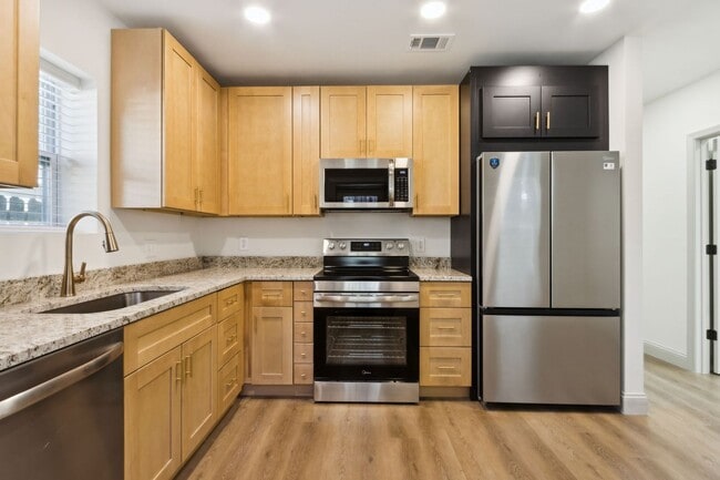 Building Photo - Practically Brand New on Amelia Island!