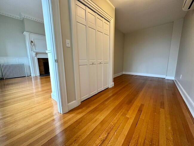 Building Photo - 472 Beacon St