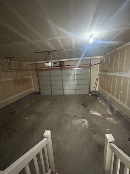 Building Photo - 878 W McKenna Rd