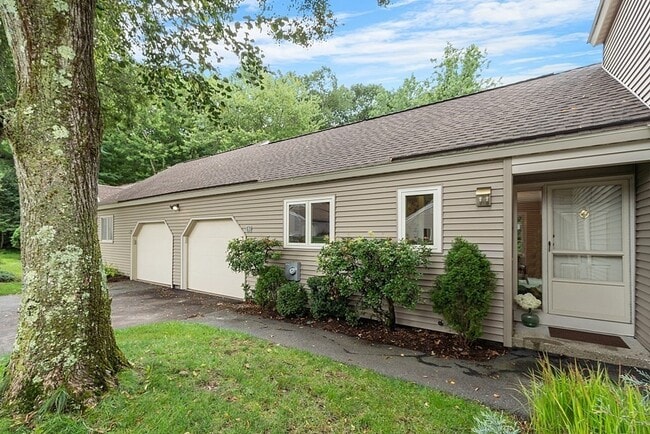 Building Photo - 5 Daybreak