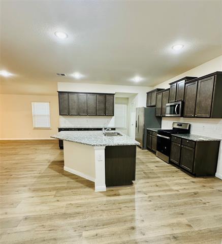 Building Photo - 903 Emerald Gate Dr