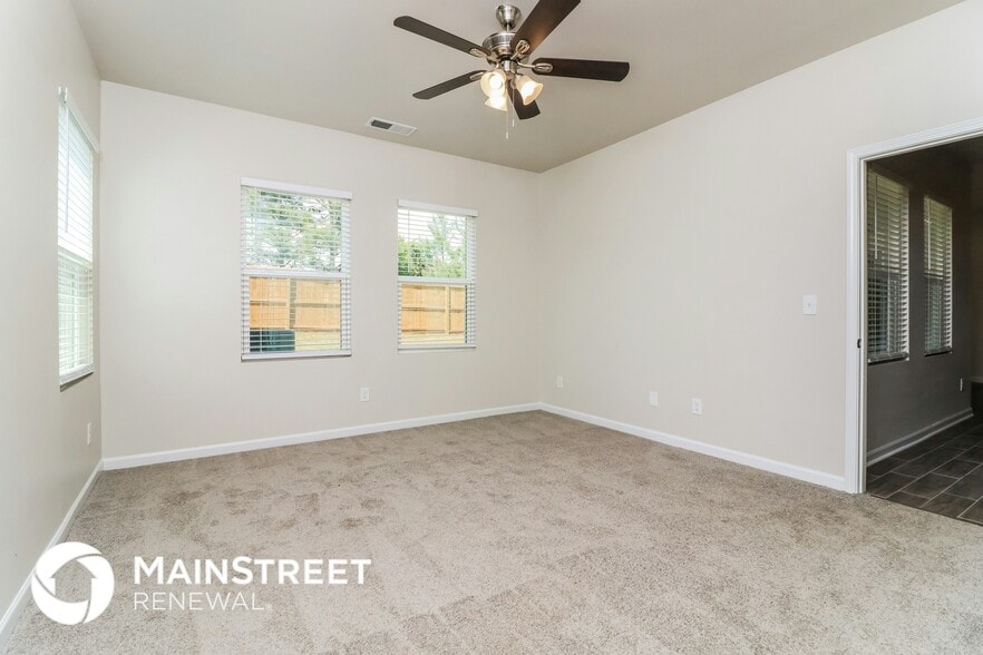 Building Photo - 80 Randette Dr
