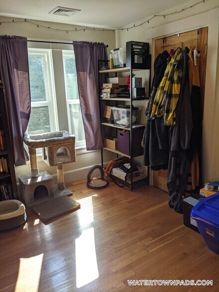 Building Photo - 18 Otis St