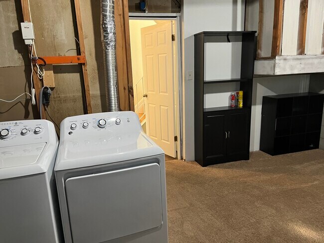 Building Photo - 2 Wimbledon Ln