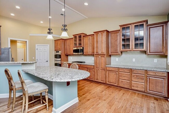 Building Photo - 100 Little Pond Dr
