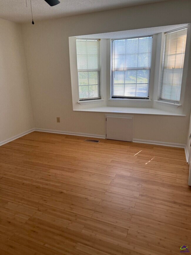 Building Photo - 421 Granada Terrace