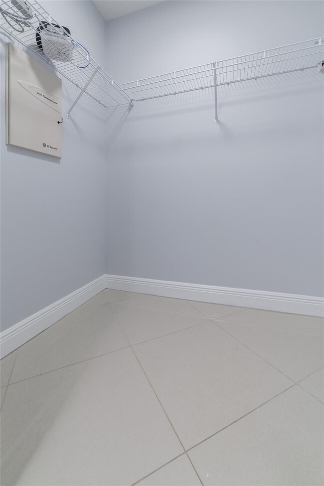 Building Photo - 16699 Collins Ave