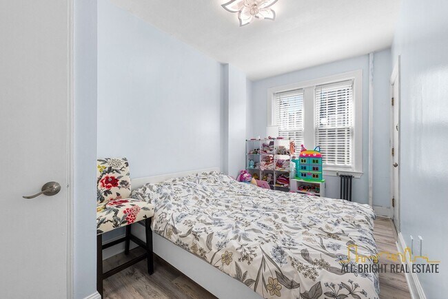 Building Photo - Awesome location one bedroom in Allston