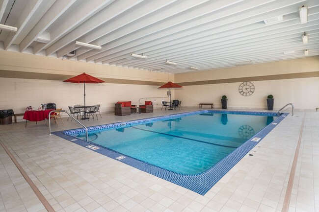 Building Photo - FALL RENT SAVINGS! Unbeatable Views, Ample...